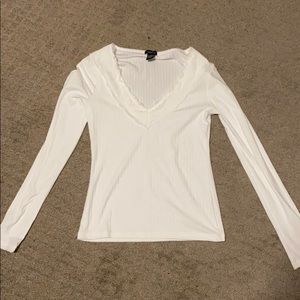 BRAND NEW!! White Lacy Neckline Shirt Size: Medium
